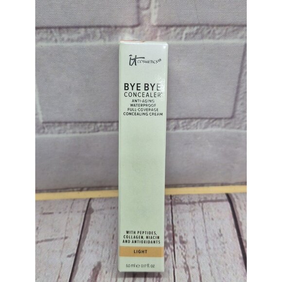 it cosmetics Other - It Cosmetics Bye Bye Anti-Aging Waterproof Full Coverage Concealer LIGHT - .17oz